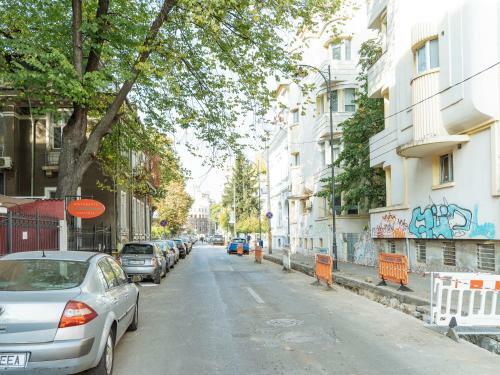 Spacious & Quiet - City Center - 2br Apartment