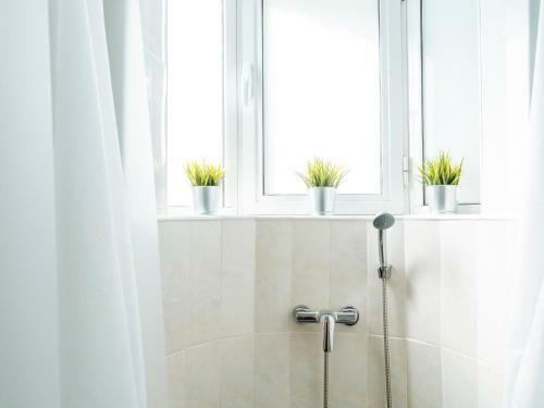 Spacious & Quiet - City Center - 2br Apartment