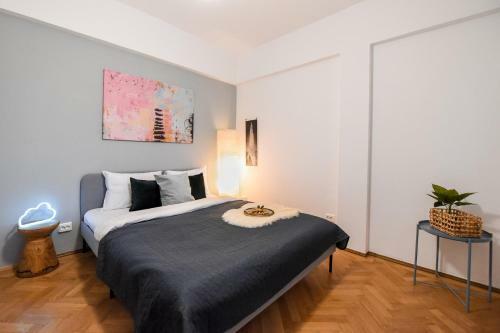 Marble & Pastels - Homey Central Apartment