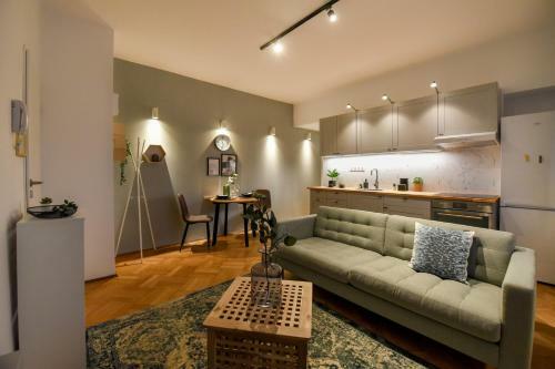 Marble & Pastels - Homey Central Apartment