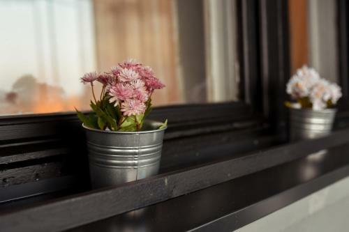 Marble & Pastels - Homey Central Apartment