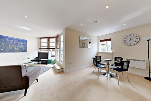 Apartamentos Flexi-lets@wallis Square, Farnborough