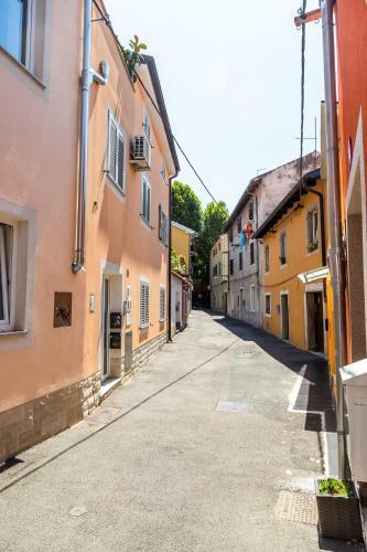 Sunny Old Town Apartment