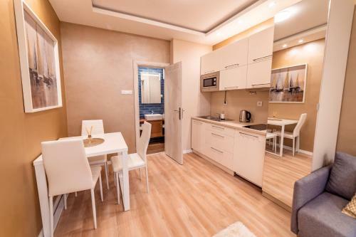 Ivi Place Apartments