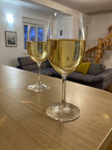 Spacious & Elegant Apartment - Sajam - Parties Are Not Allowed
