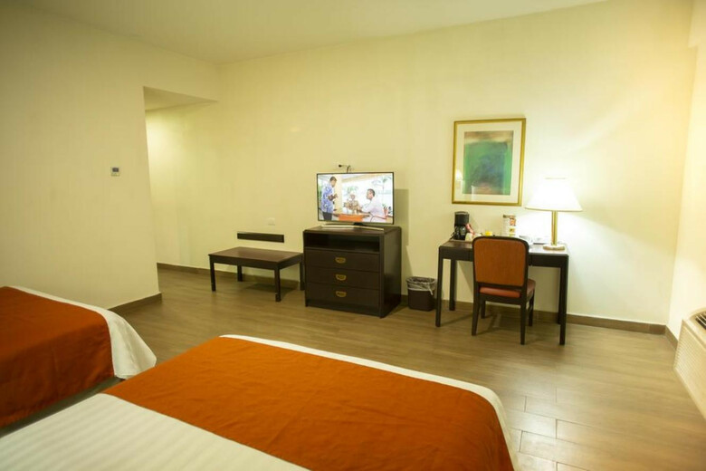 Hotel Plaza Calzada