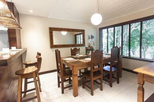 Rua Das Pedras - Casa Ampla 4 Quartos Com Ar, Area Gourmet E Jacuzzi