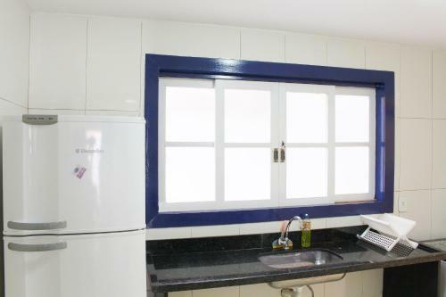 Ampla Casa Com Garagem A 300m Da Rua Das Pedras