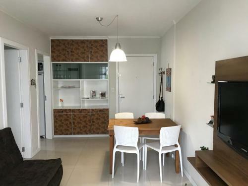 Apartamento A 150m Da Praia, Com Piscina E Wi-fi 90mb