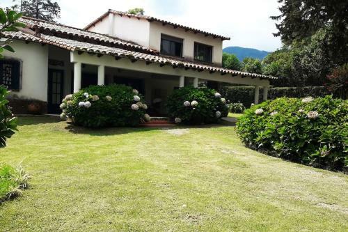 Casa San Lorenzo. Parque, Quincho, Pileta.