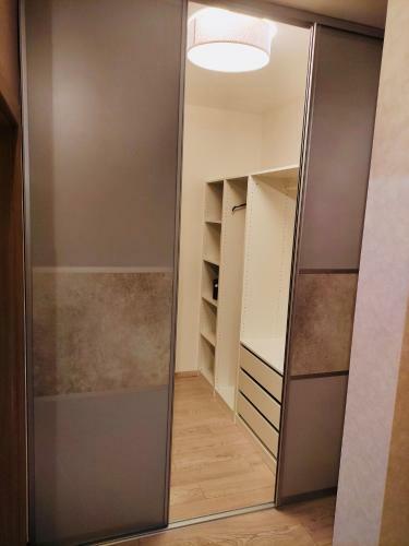 New Apartment With Private Parking, Tv & Internet