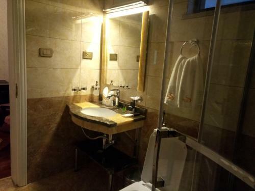 Sherar Addis Hotel