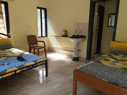 Hostal Shubham Harnai Holidays