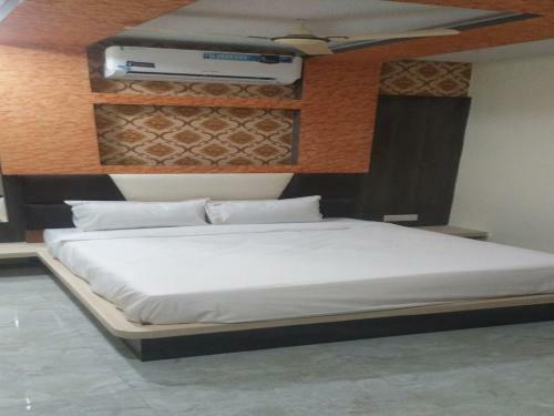 Oyo 80658 Shivhare Hotel And Guest House