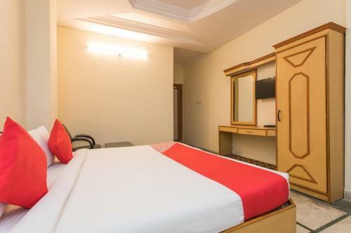 Oyo 18333 Hotel The Awesome