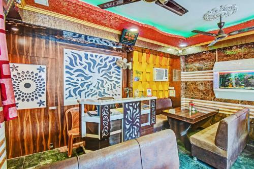 Spot On 62077 Hotel Ratnakar Plaza