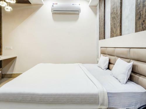Capital O 79766 Hotel Star International