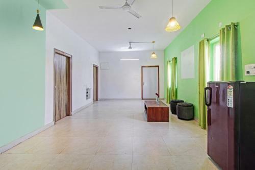 Hotel Collection O 81203 Shining Suites