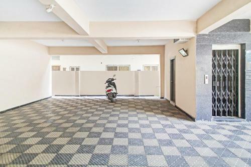 Hotel Collection O 81203 Shining Suites