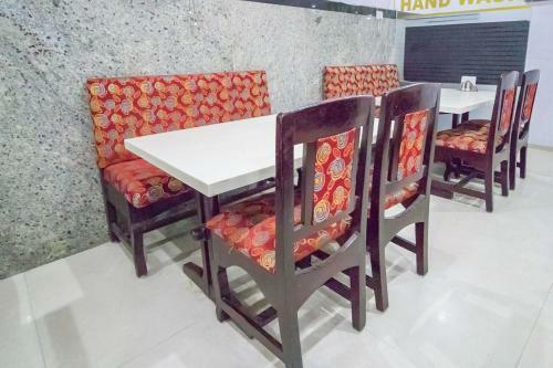 Oyo 13300 Hotel New Platinum