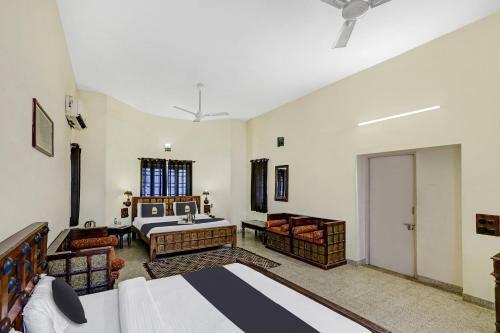 Townhouse Oak Hotel Ardency Blue