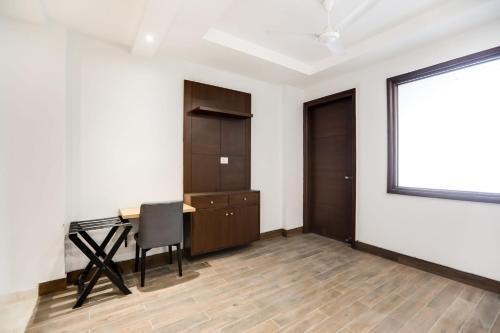 Hotel Silverkey Executive Stays 39550 Dakshin Marg Phase 2