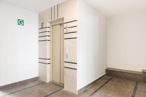 Hotel Silverkey Executive Stays 39550 Dakshin Marg Phase 2