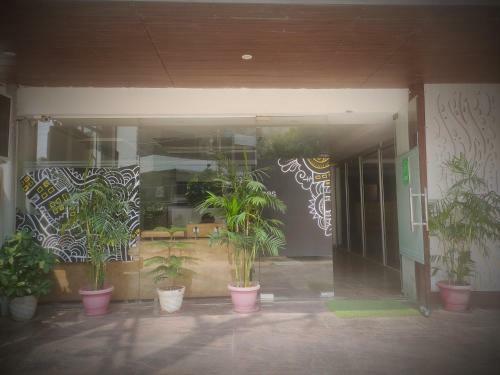 Hotel Singh Service Apartment Medanta