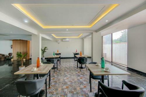 Hotel Collection O 82882 Reebah Suites