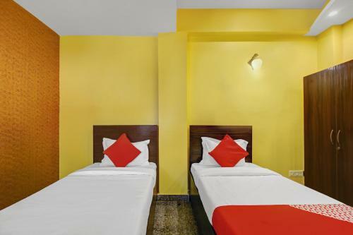 Oyo 81095 Apurwa Hotels