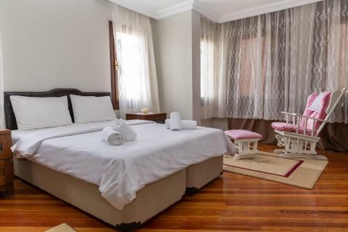 Astonishing Seafront Villa In Cesme
