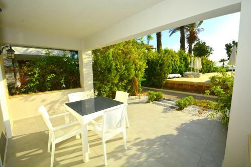 Sea And You Beachfront Apartments