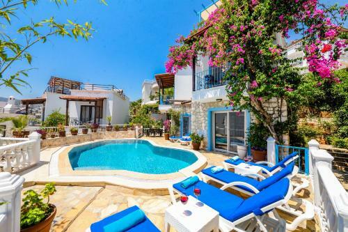 Amazing 8 People Sea View Villa Centre Location