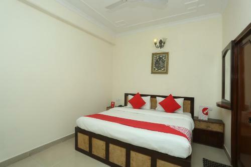 Oyo Preferred 18273 Hotel Basera