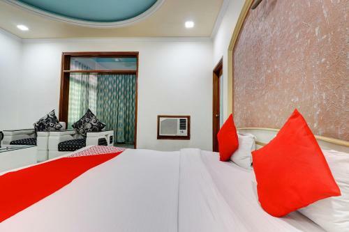 Collection O 40725 Hotel Mandakini Palace