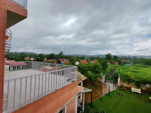 Villa Jenjon Karjat Resort - Casa Rosa