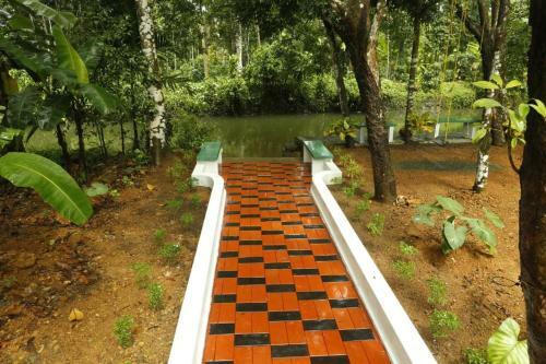 Kuttickattil Gardens With Kitchen