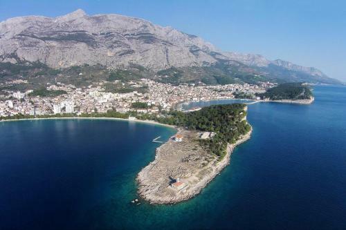 Apartments With A Parking Space Makarska - 17072