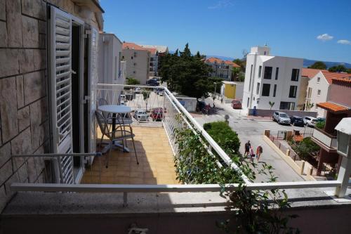 Apartments With A Parking Space Makarska - 17224