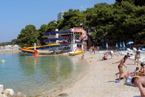 Apartments With A Parking Space Makarska - 17224