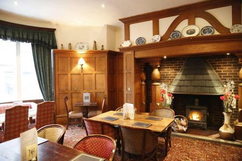 The Crown Hotel Stone
