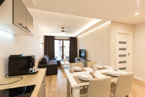 Apartlogy Aura2 105 - Experience Intelligent Living While Travelling