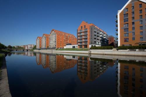 Apartlogy Aura2 105 - Experience Intelligent Living While Travelling