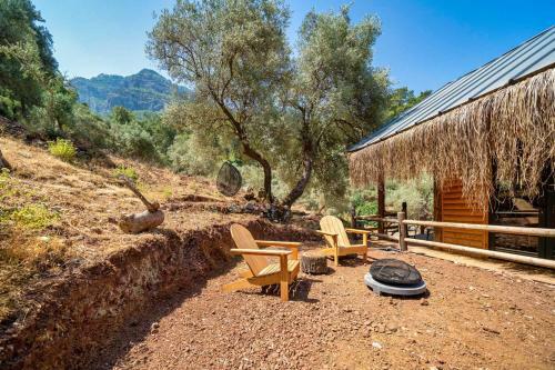 Villa Enchanting Forest Cottage With Lake View