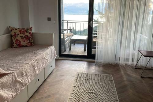 6+2 Luxurious Villa With Lake View In Sapanca