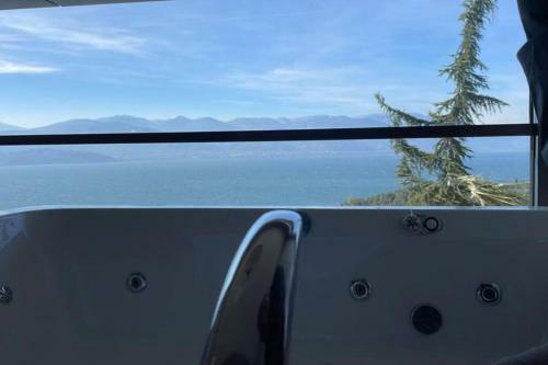 6+2 Luxurious Villa With Lake View In Sapanca