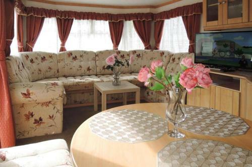 Mobile Home In Kolczewo At A Lake