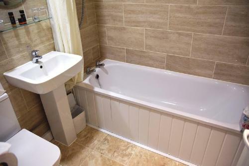 Parkmore Hotel & Leisure Club