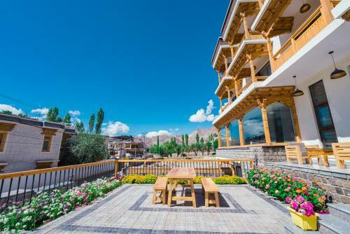 Samaya Hotel