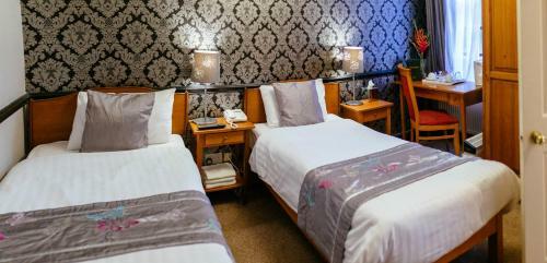 Pymgate Lodge Airport Hotel
